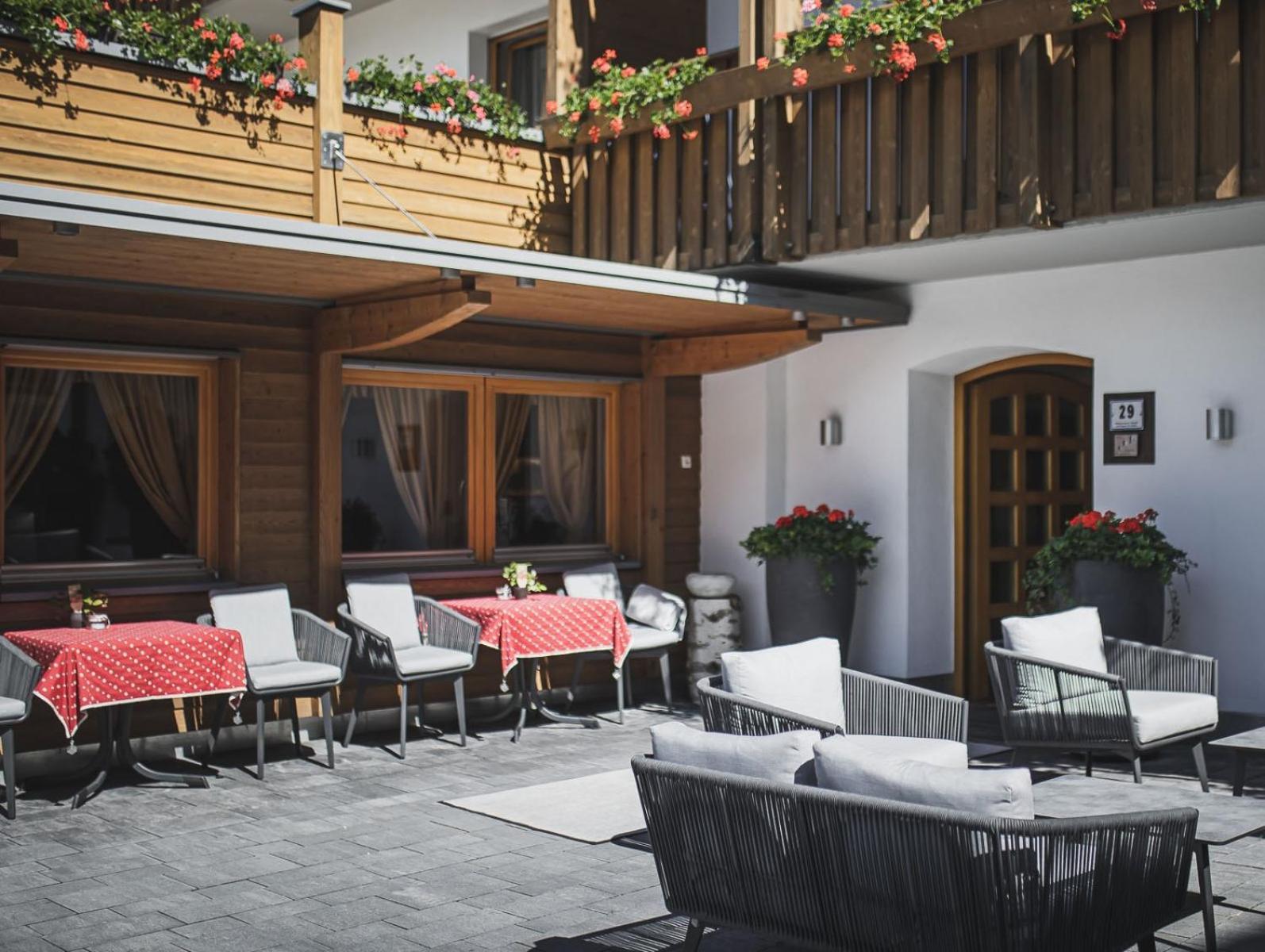 Hotel Broetz Rasùn di Sotto エクステリア 写真