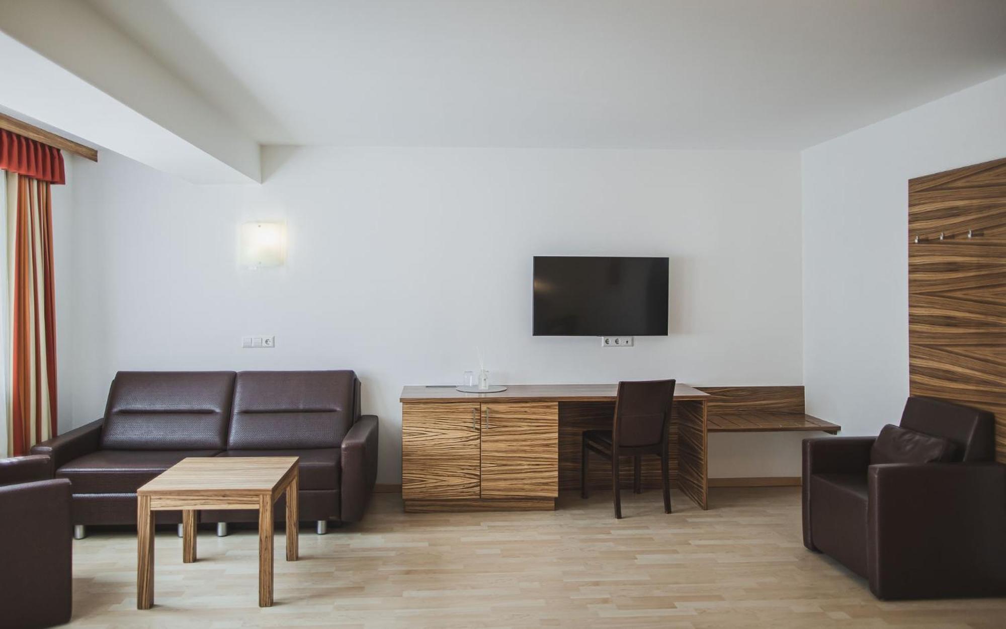 Hotel Broetz Rasùn di Sotto エクステリア 写真